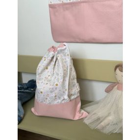 Óvodai tornazsák - Pillangós rét fehér alapon